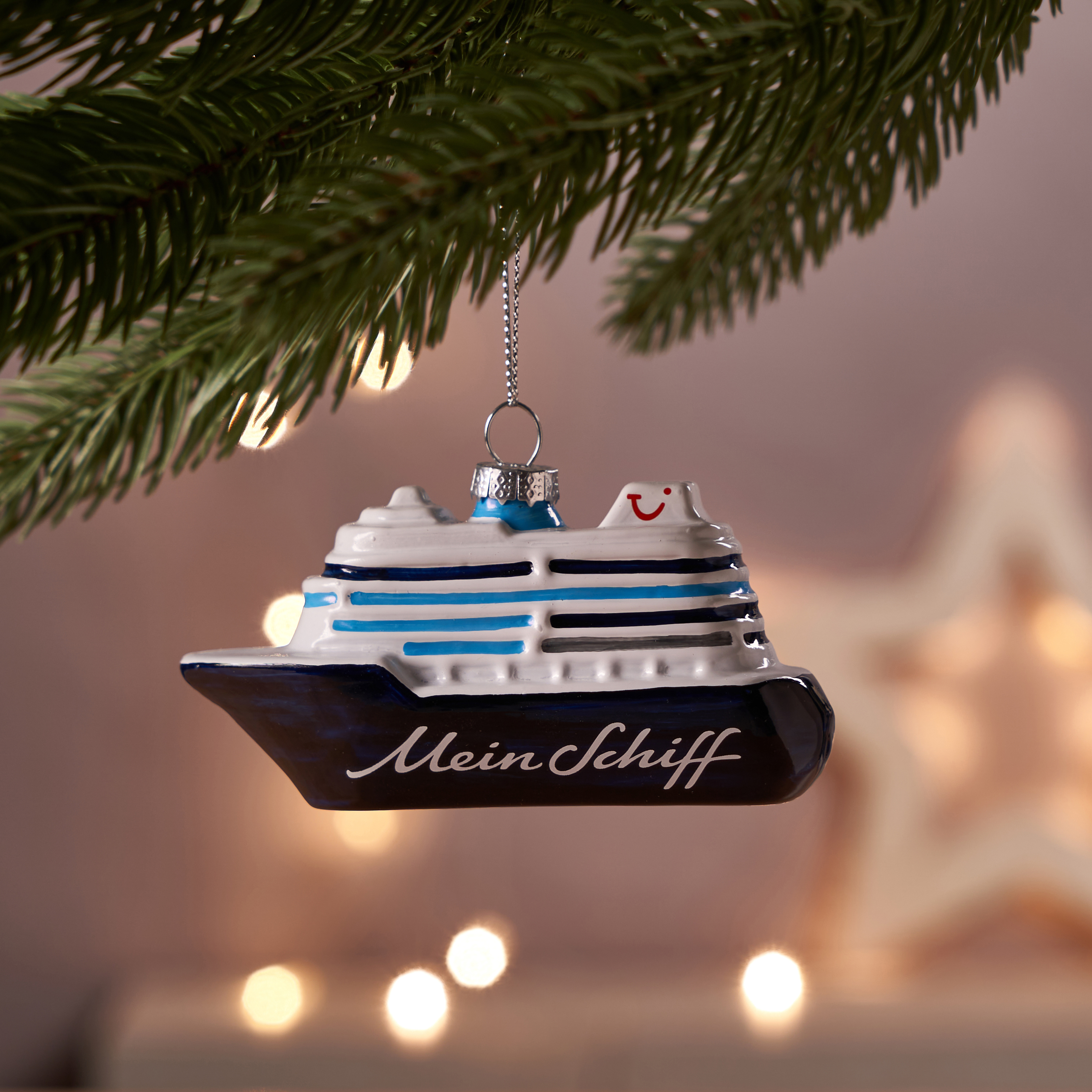 Mein Schiff Weihnachtskugel in Schiffsform